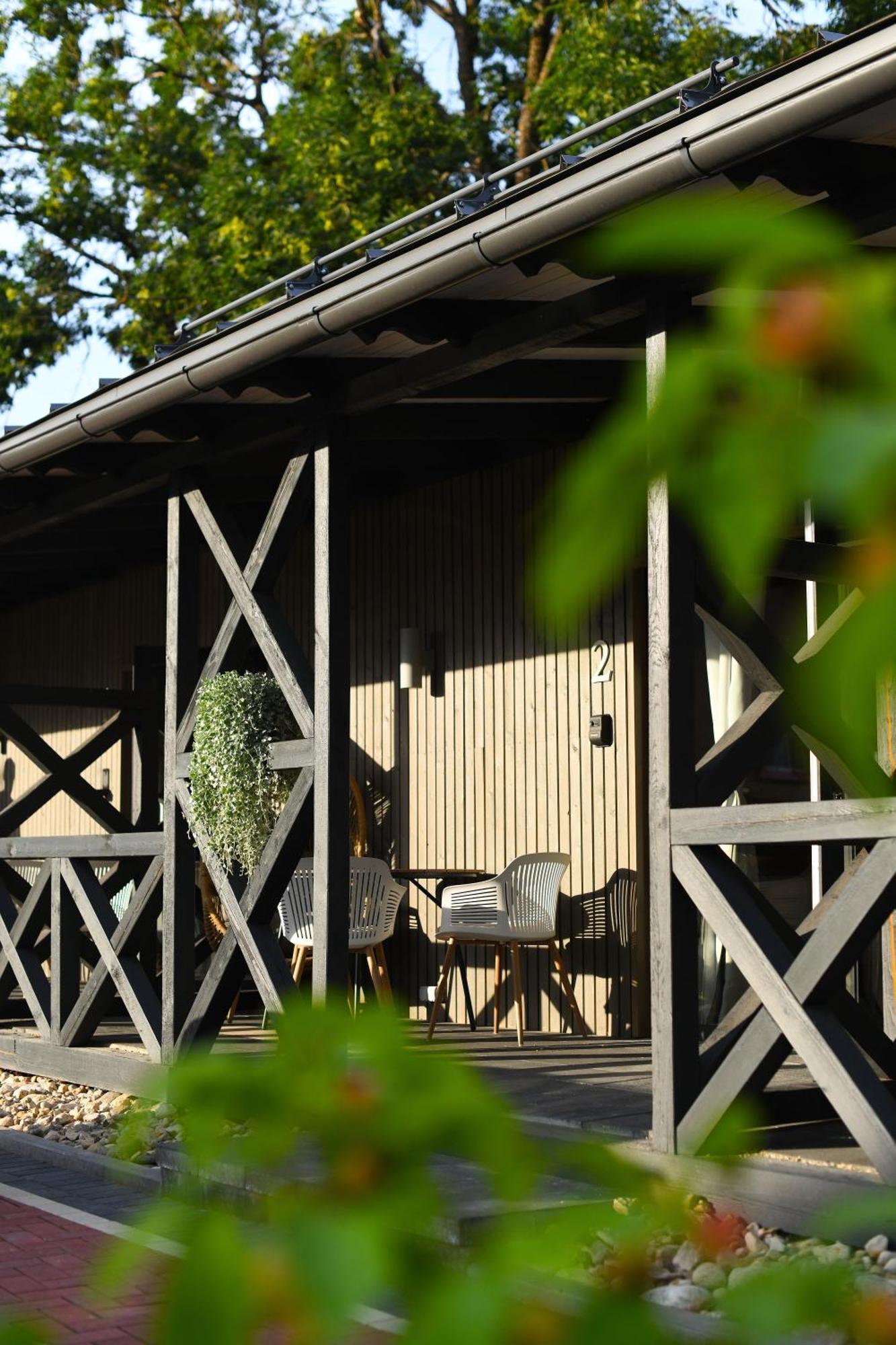 Bahnhofs Hotel Aluksne Exterior photo