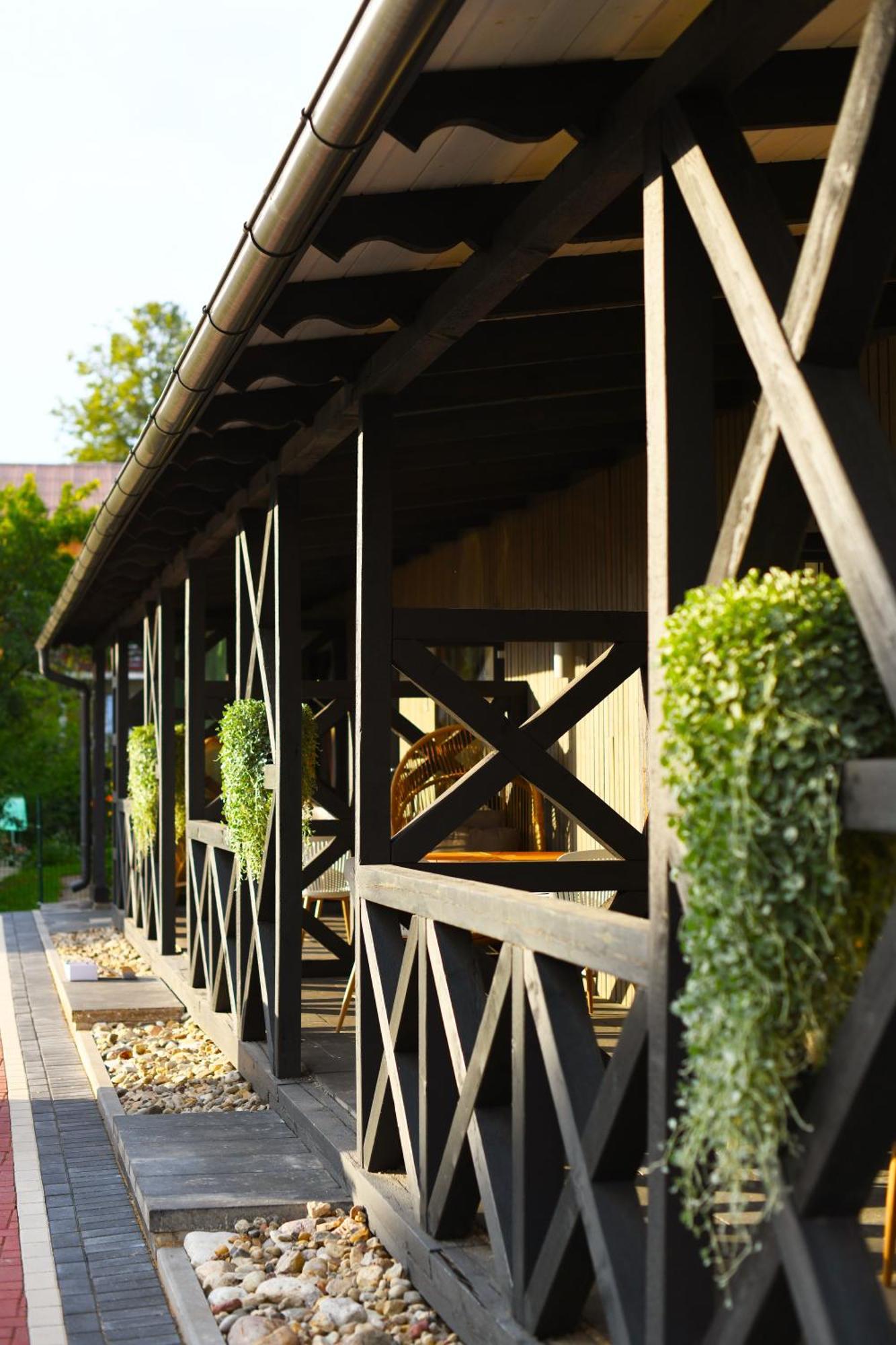 Bahnhofs Hotel Aluksne Exterior photo